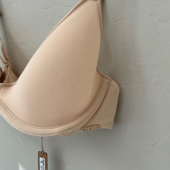 ✨SKIMS WEIGHTLESS SCOOP BRA IN SAND 36DD - Picture 3 of 7
